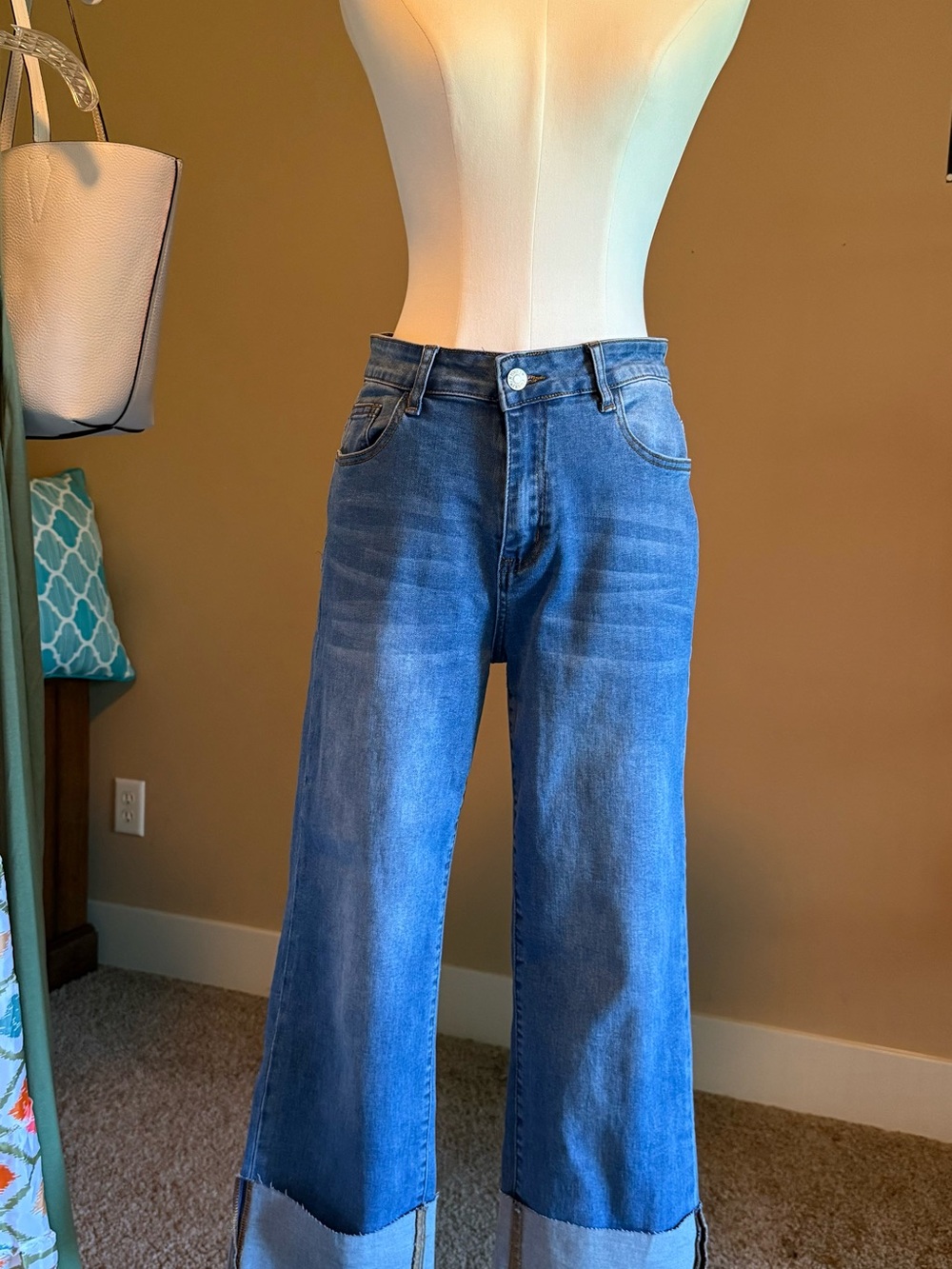 Classic Wide-Leg Women's Jeans Crop in Medium Blue